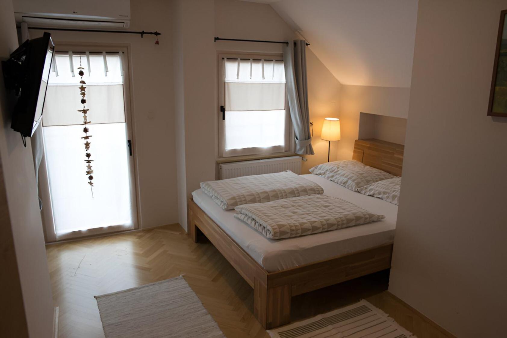 Bed & Breakfast Dvorec Petrovce Exterior photo